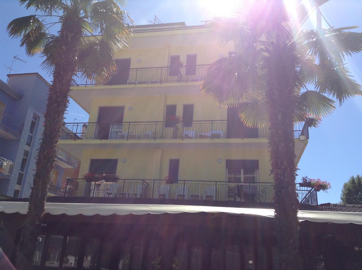 Hotel Helvetia Eraclea Mare Bagian luar foto